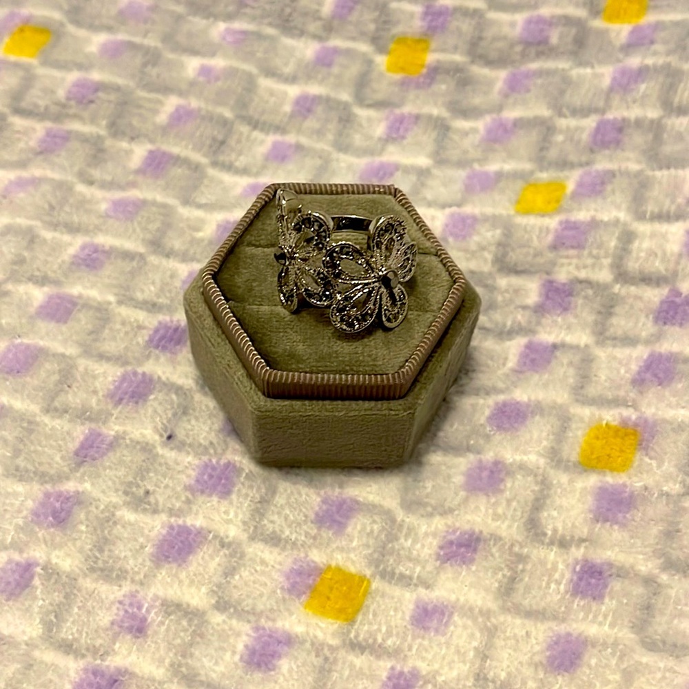 Flower jewel ring